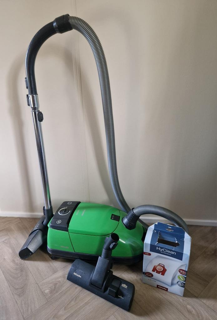 Miele stofzuiger, Witgoed en Apparatuur, Stofzuigers, Gebruikt, Stofzuiger, 1200 tot 1600 watt, Stofzak, Ophalen