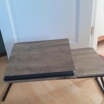 Laptop tafeltje beschikbaar voor biedingen