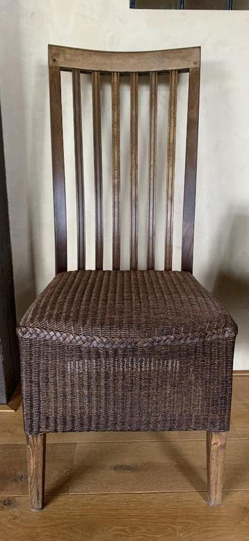 2 Loom eetkamerstoelen  beschikbaar voor biedingen