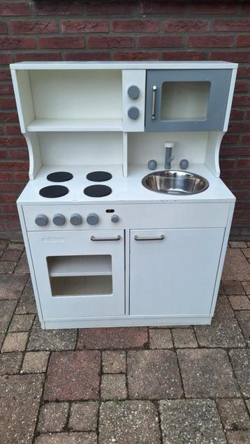 Speelkeuken met veel toebehoren beschikbaar voor biedingen