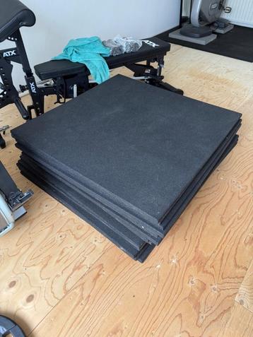 Rubberen fitnessmatten 100x100cm beschikbaar voor biedingen