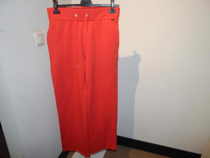 Goldbergh vuur rode soepel vallende broek wijde pijpen ZGANM, Kleding | Dames, Broeken en Pantalons, Zo goed als nieuw, Maat 38/40 (M)