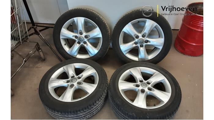 Velgen set + banden van een Opel Astra (Astra J 10-), Auto-onderdelen, Banden en Velgen, Personenwagen, Gebruikt, 3 maanden garantie