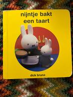 Nijntje bakt een taart / Dick Bruna / dikke bladen, Ophalen of Verzenden, Zo goed als nieuw