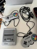 Mini SNES super nintendo incl 2 controllers en opbergkoffer, Spelcomputers en Games, Spelcomputers | Nintendo Super NES, Met 2 controllers