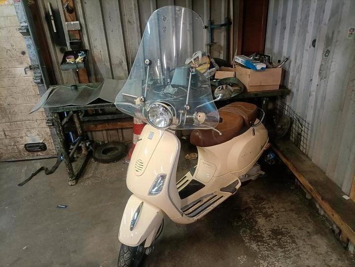 Vespa lxv snor t2 bj 2010 harde bodem, Fietsen en Brommers, Scooters | Vespa, Gebruikt, Vespa LX, Benzine, Ophalen