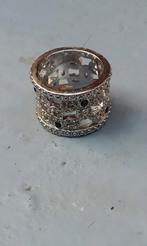 Elegante ring met zwarte steentjes, Overige materialen, Zwart, Ophalen of Verzenden, Met edelsteen