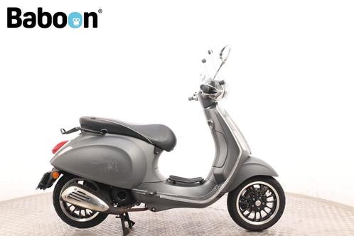 Vespa Sprint 25KM (bj 2015), Fietsen en Brommers, Brommers | Schadebrommers, Vespa