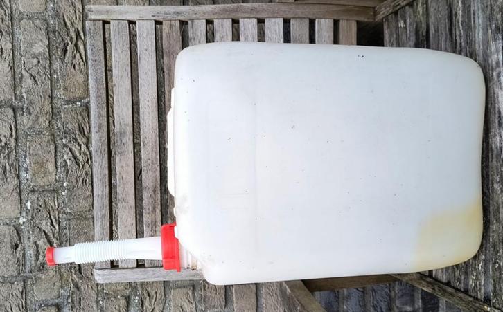 1x schenktuit voor jerrycan maat DIN61  en 2  x jerryvan, Tuin en Terras, Regentonnen, Zo goed als nieuw, Kunststof, Minder dan 75 liter