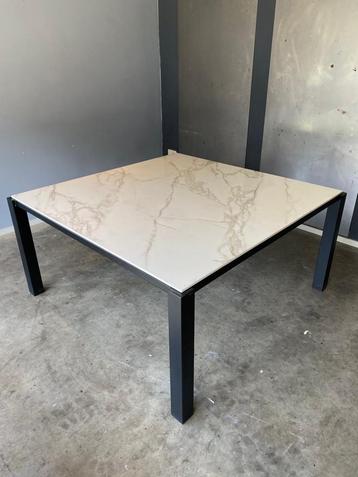 Keramieken Tafel - 155x155cm beschikbaar voor biedingen
