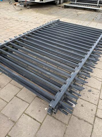 Spijlenhekwerk zwart | 290x200 cm totaal 24 meter beschikbaar voor biedingen