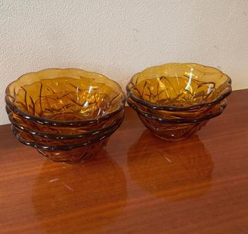 Vintage schaaltjes van amber glas 5 stuks beschikbaar voor biedingen