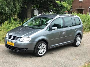 Volkswagen Touran 2.0-16v FSI 2005 trendline APK GRIJS MET beschikbaar voor biedingen