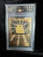 Pikachu gold metal 8,5, Ophalen of Verzenden, Zo goed als nieuw, Losse kaart