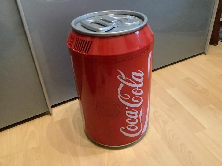 Coca cola koelkastje rond, Witgoed en Apparatuur, Koelkasten en IJskasten, Nieuw, Zonder vriesvak, Minder dan 75 liter, Minder dan 85 cm