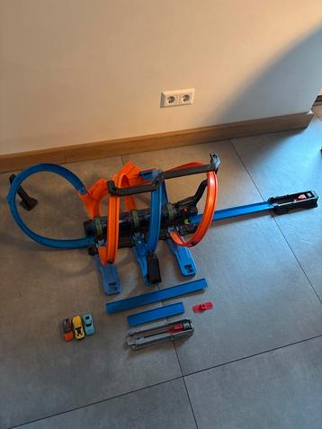 Hot Wheels Racebaan met Looping beschikbaar voor biedingen