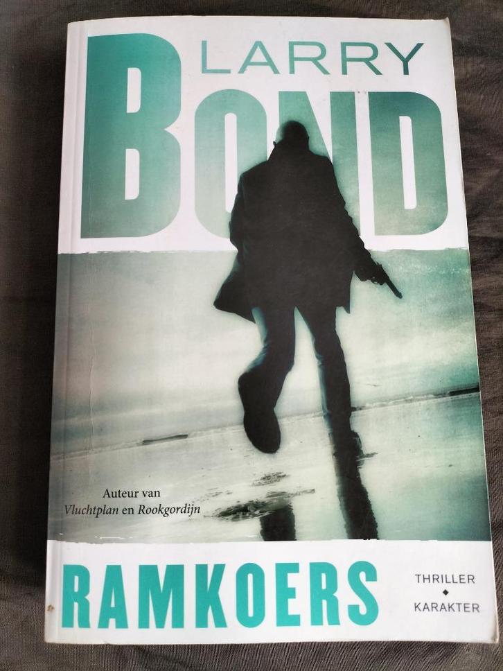 Larry Bond - Ramkoers, Boeken, Thrillers, Zo goed als nieuw, Ophalen of Verzenden