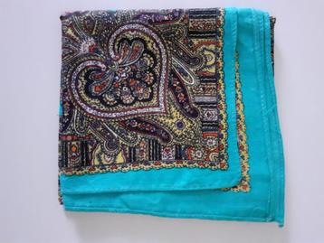 katoenen shawl, Oosters motief met blauwe rand beschikbaar voor biedingen