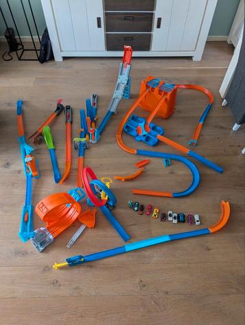 Grote set Hot Wheels +auto's  beschikbaar voor biedingen