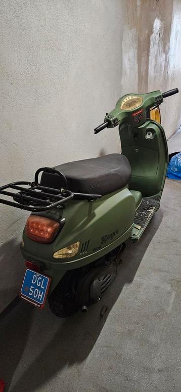 Scooter blauw kenteken merk AGM Bouwjaar 2016  beschikbaar voor biedingen