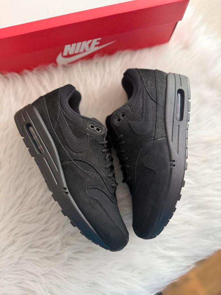Nike Air Max 1 zwart black suède EU 42 airmax one 90 nieuw, Kleding | Heren, Schoenen, Nieuw, Sneakers of Gympen, Zwart, Ophalen of Verzenden