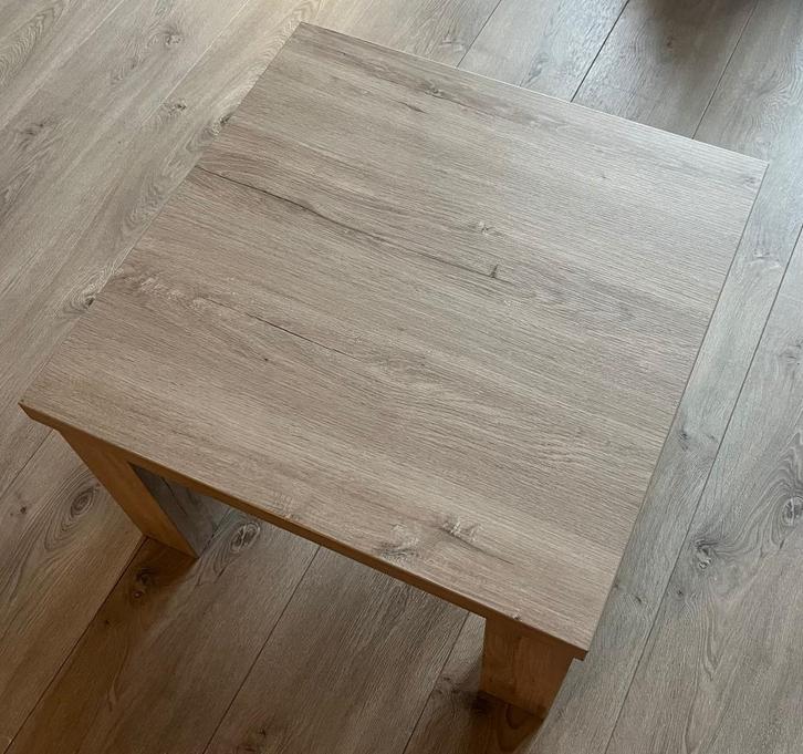 Bijzettafel in eikenhout-look, Huis en Inrichting, Tafels | Bijzettafels, Gebruikt, Vierkant, Minder dan 45 cm, 55 tot 75 cm, Hout