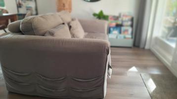 Heerlijke zachte chillbank. beschikbaar voor biedingen