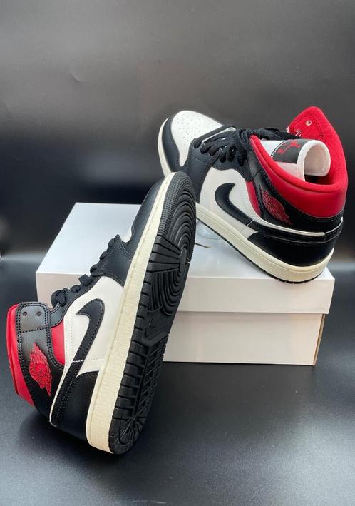 Jordan 1 Mid Gym Red Panda maat 40, Kleding | Heren, Schoenen, Nieuw, Overige kleuren, Ophalen of Verzenden