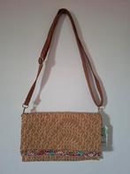 Nieuwe gevlochten riet/raffia schoudertas.
Kralen. 26x17 cm., Ophalen of Verzenden, Nieuw