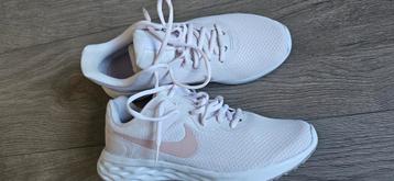 Roze nike schoen maat 41 beschikbaar voor biedingen