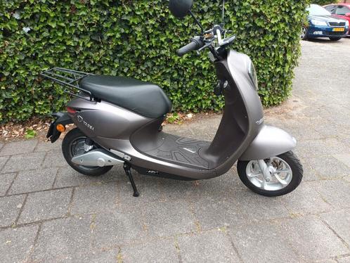 Z.g.o.h ; Yadea , Elektrische ,Snorscooter [ bj , 2021 ], Fietsen en Brommers, Snorfietsen en Snorscooters, Zo goed als nieuw