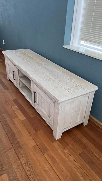 Tv meubel 160cm breed beschikbaar voor biedingen
