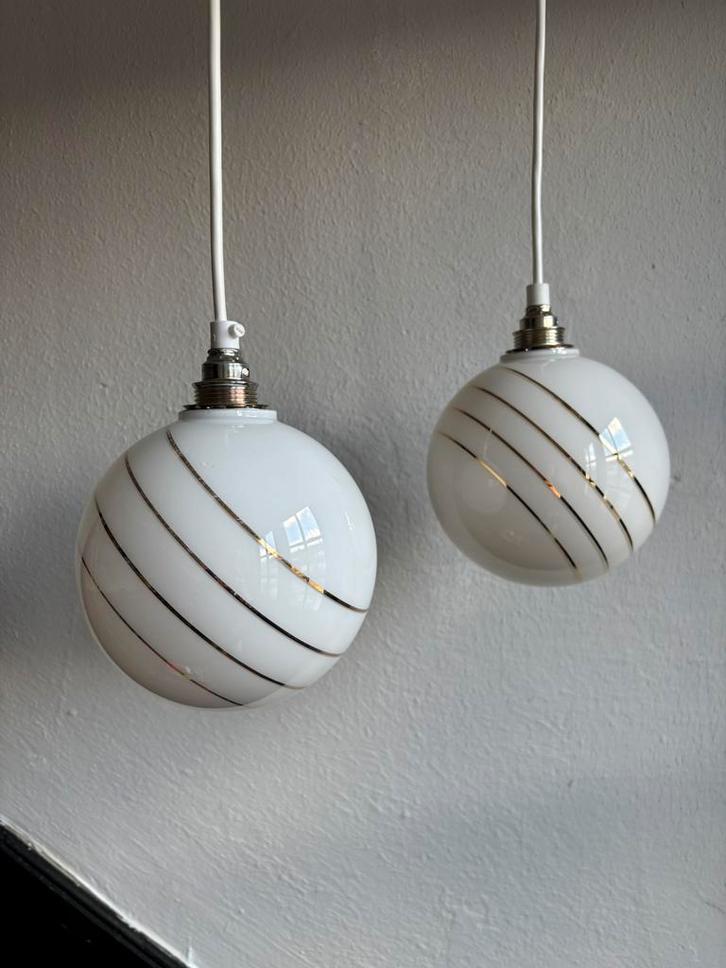 Vintage wit set 2 bollamp schoollamp opaline glazen hanglamp, Huis en Inrichting, Lampen | Hanglampen, Minder dan 50 cm, Glas