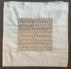 Geborduurde kussenhoes, Huis en Inrichting, Woonaccessoires | Kussens, Ophalen of Verzenden, Nieuw, Overige kleuren, Vierkant