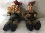 2 Kabouters. Zittend. Herfsttafereel, Ophalen of Verzenden
