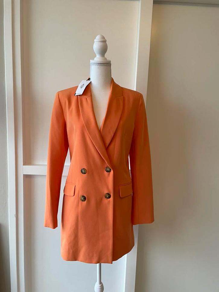 NIEUW Stradivarius blazer lang oranje maat M blazerjurk, Kleding | Dames, Jasjes, Kostuums en Pakken, Nieuw, Oranje, Ophalen of Verzenden