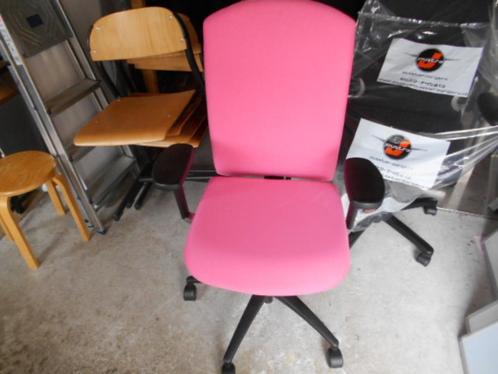 Merk bureaustoelen Roze nieuwe bekleding, Huis en Inrichting, Bureaustoelen, Zo goed als nieuw, Bureaustoel, Roze, Ergonomisch