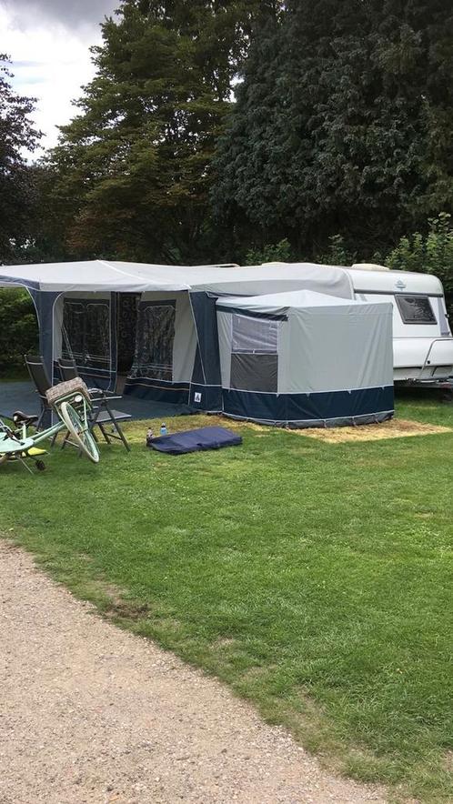 Hobby Exclusive 560 - Incl. Voortent, luifel & Inventaris!, Caravans en Kamperen, Caravans, tot en met 5, Hobby, Gascomfoor, Koelkast
