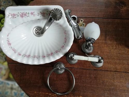 Frans fonteintje gebloemd, wc-rolhouder, handdoekring, lamp, Huis en Inrichting, Badkamer | Badtextiel en Accessoires, Zo goed als nieuw