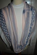 leuke ronde shawl, pastel roze en blauw, Kleding | Dames, Ophalen of Verzenden, Zo goed als nieuw, Maat 46/48 (XL) of groter, Sjaal
