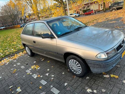 Opel Astra 1.4 I Tailgate 1995 Grijs, Auto's, Opel, Particulier, Astra, Benzine, Hatchback, Handgeschakeld, Origineel Nederlands