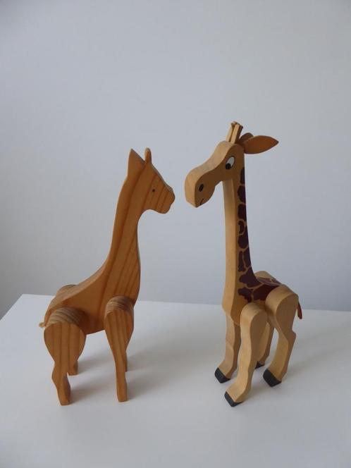 2 staande houten giraffen  (13), Verzamelen, Dierenverzamelingen, Zo goed als nieuw, Beeldje of Figuurtje, Wild dier, Ophalen of Verzenden