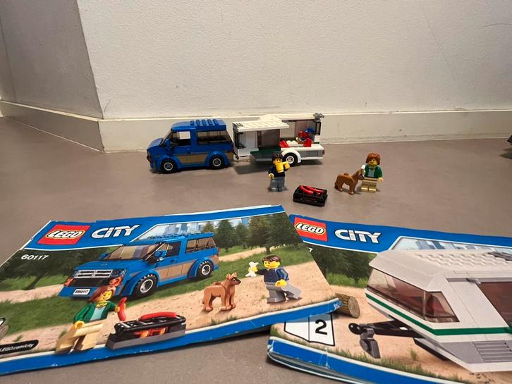 Lego city 60117 auto met caravan, Kinderen en Baby's, Speelgoed | Duplo en Lego, Zo goed als nieuw, Lego, Complete set, Ophalen of Verzenden
