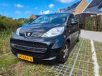 Een zwarte Peugeot 107 hatchback 5-deurs, Auto's, Stof, Zwart, Isofix, Zwart