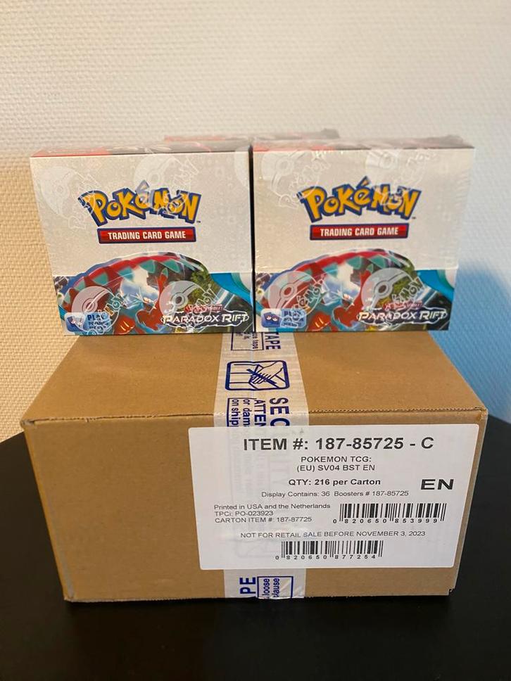 Pokemon Paradox Rift Booster Box bb + Case SEALED, Hobby en Vrije tijd, Verzamelkaartspellen | Pokémon, Zo goed als nieuw, Boosterbox