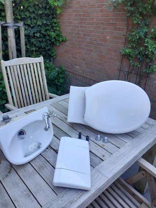wctoilet villeroy& boch, reservoir geberit, bedieningspaneel, Doe-het-zelf en Verbouw, Sanitair, Gebruikt, Toilet, Ophalen