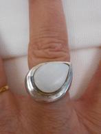zilveren modernist ring met parelmoer nr.1181