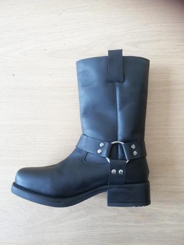 Stoere herenlaars beschikbaar voor biedingen