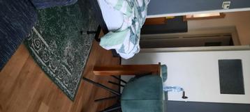 bed met hoge instap beschikbaar voor biedingen