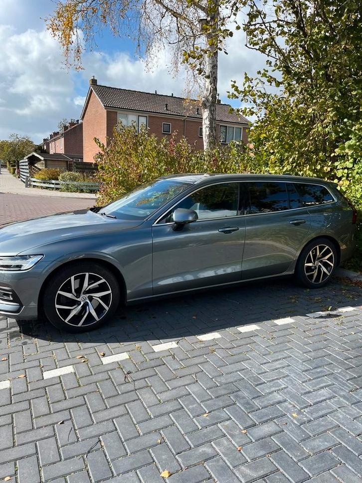 Volvo V60 T5 250pk Geartronic 2019 Grijs, Auto's, Volvo, Particulier, Benzine, D, Stationwagon, Automaat, Geïmporteerd, Zilver of Grijs